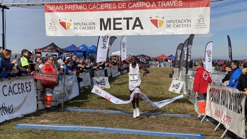 Ganadores del Gran Premio de Cross Country de la Diputación de Cáceres: Dan Kibet y Daisy Jepkemei.