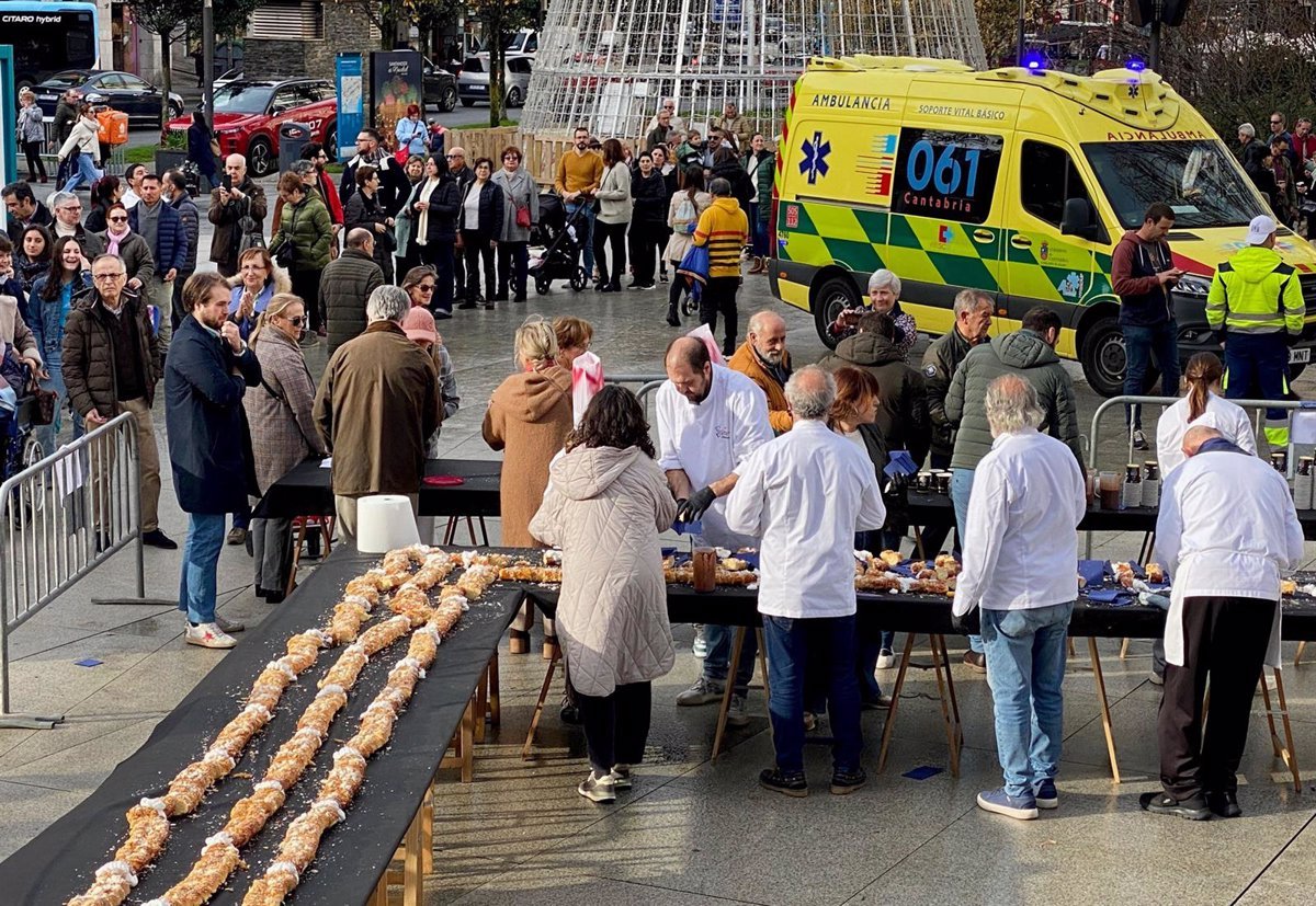 Gran demanda en reparto de roscón solidario en Santander.