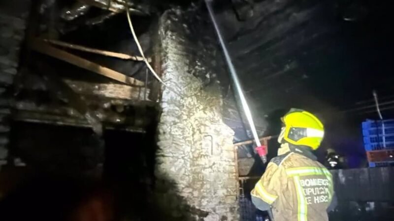 Incendio de palets de plástico en quesería de Las Almunias del Rodellar