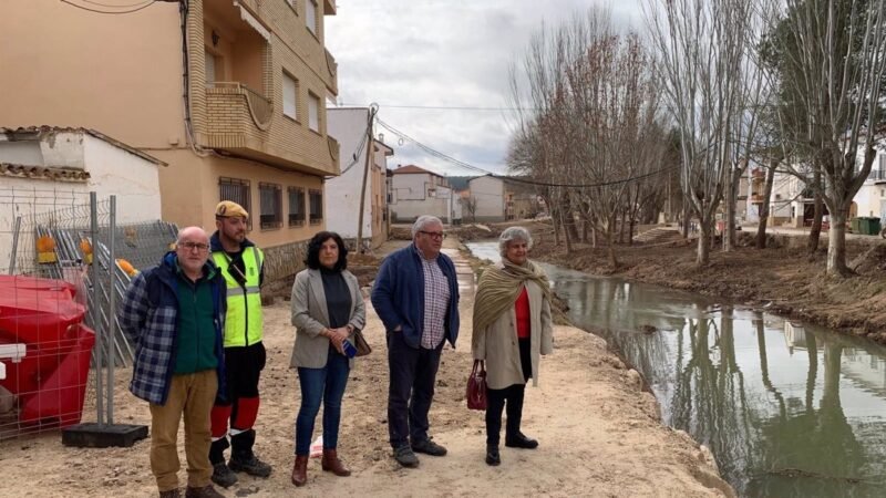 La UME retira escombros de las obras en Mira tras el accidente