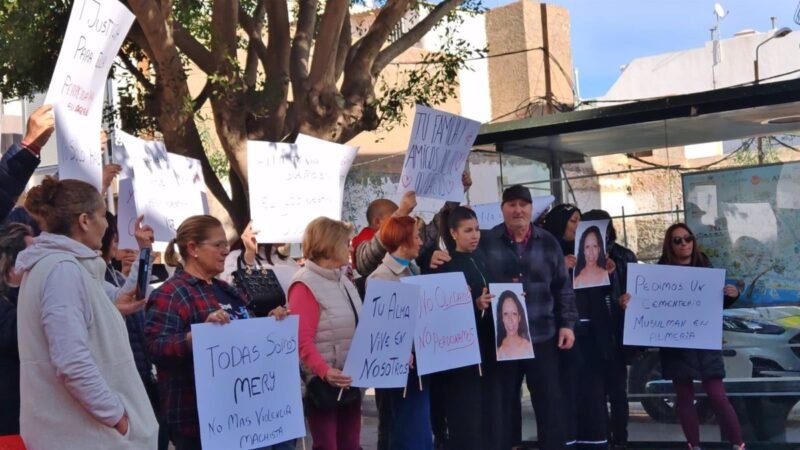 La familia de mujer asesinada en Retamar pide «vida» y destaca embarazo