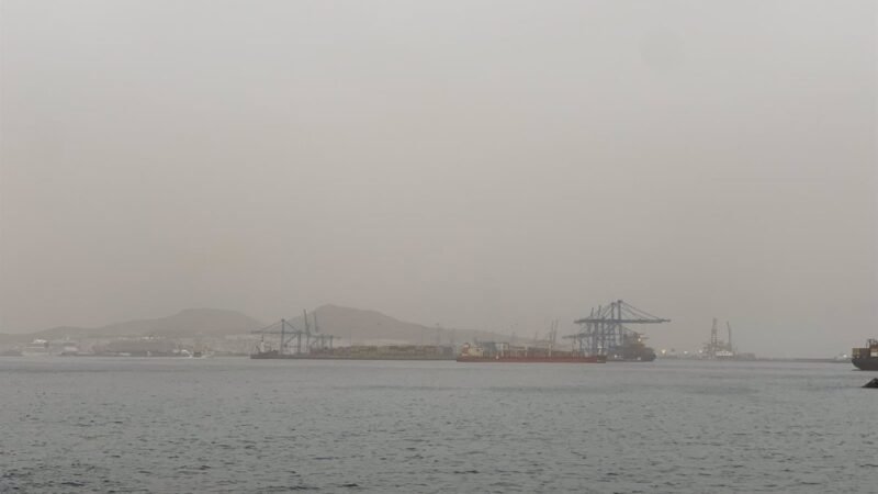 La niebla se disipará en Canarias desde el domingo por el frente atlántico, con lluvias en la Península y Baleares.