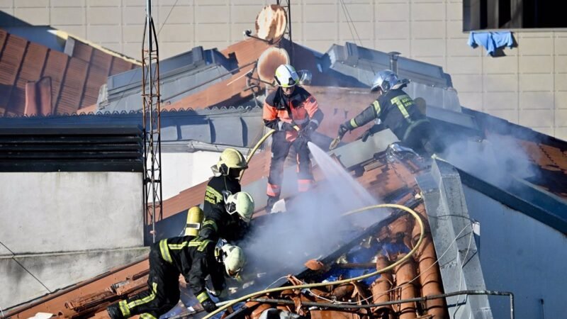 La policía científica investiga incendio de Juan de la Cosa