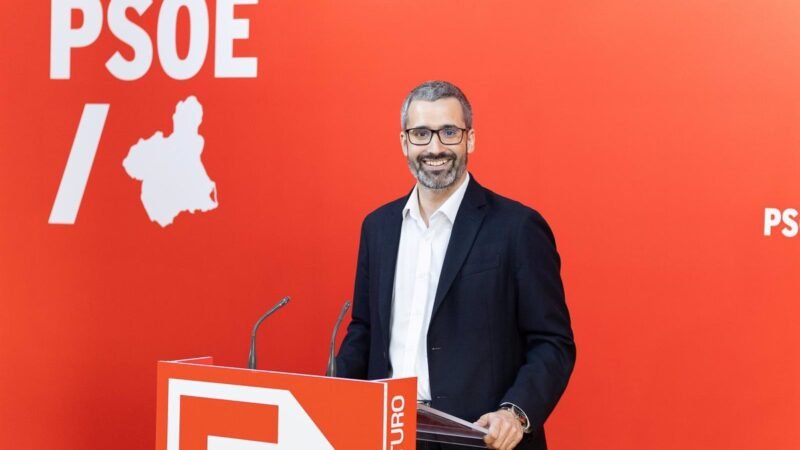 Lucas se siente abrumado por la avalancha de aprobaciones a su precandidatura a la Secretaría General del PSRM-PSOE