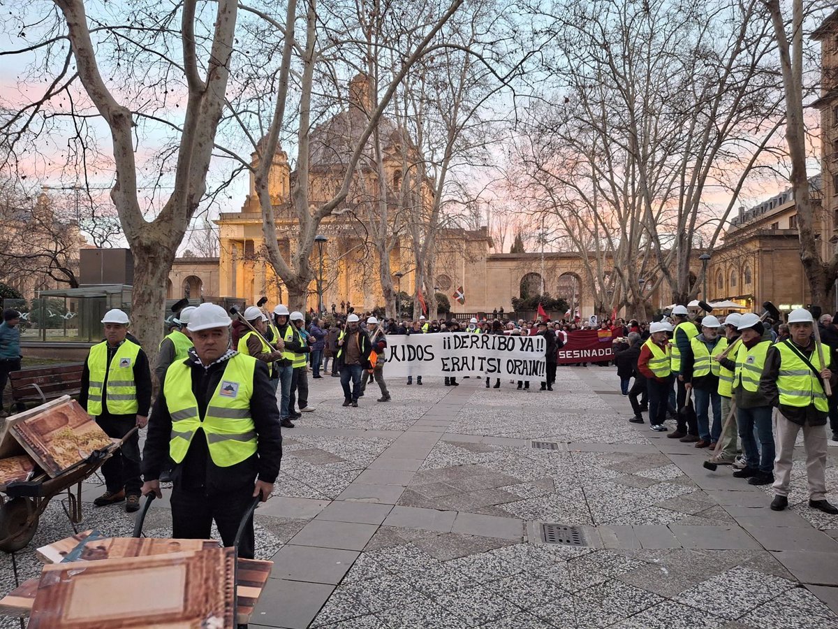 Manifestación en Pamplona contra Monumento a los Caídos