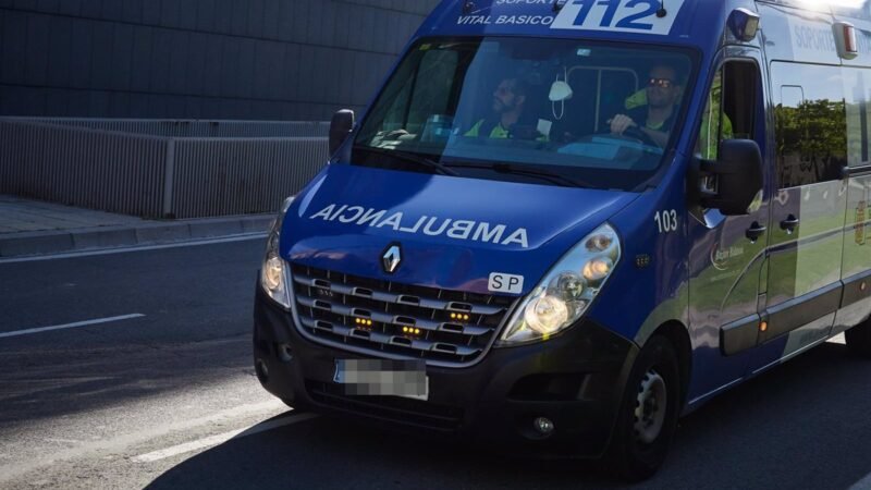 Mujer de 21 años herida en colisión entre coche y camión en Mutilva