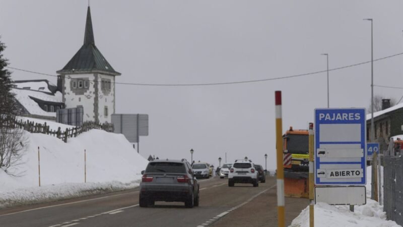 Nieve afecta tráfico en carreteras de León