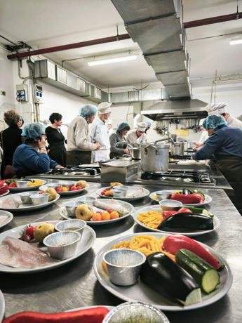 Pacientes en diálisis disfrutan de chefs y menús estelares en Saronno