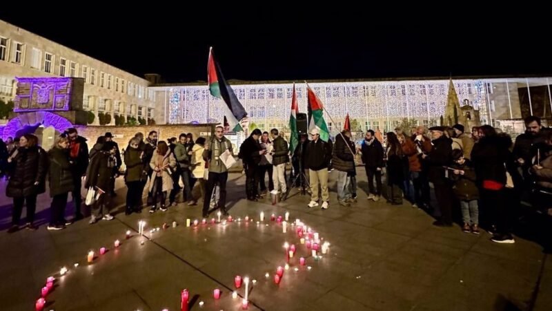 Personas homenajean niños y niñas asesinados en Gaza en Belén Monumental de Logroño