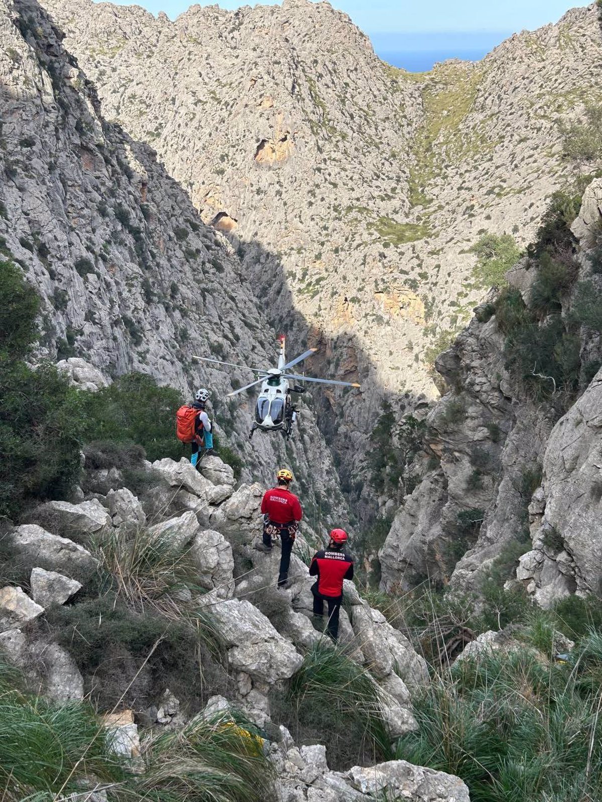 Rescatan a barranquista tras caída de 10 metros en Clot d’Infern.