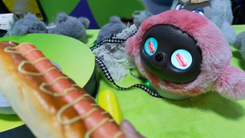 Ropet: el robot emocional de CES 2025 que supera al Furby moderno