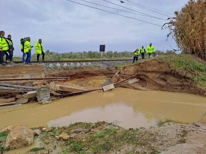 Tráfico de trenes en línea Sevilla-Huelva restablecido tras inundaciones.