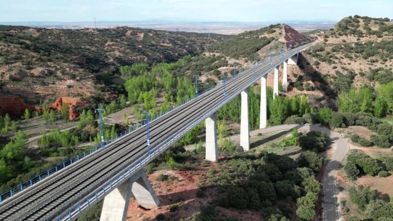 Transporte licita obras para reforzar línea de alta velocidad en Zaragoza ante lluvias.