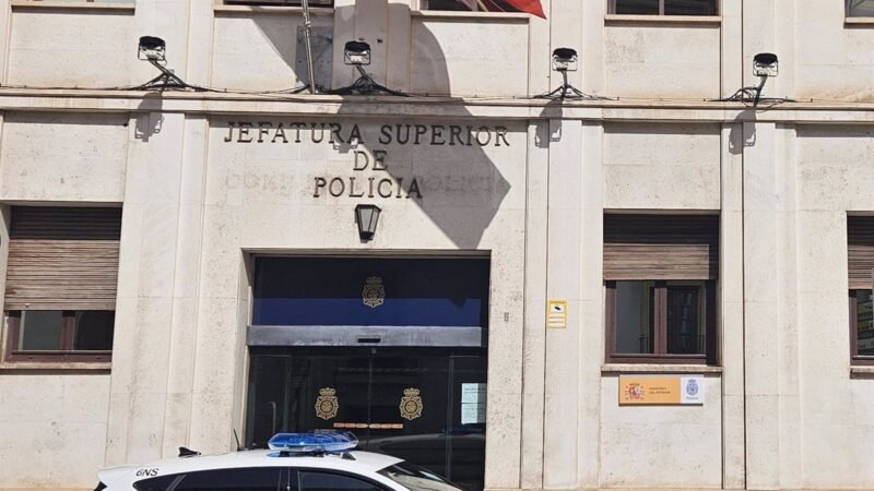 Un joven de 19 años fue arrestado por agredir violentamente a otro hombre en un pub de Murcia.