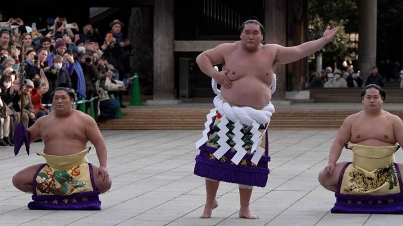 VIDEO: Ritual de inicio de temporada del campeón de sumo.