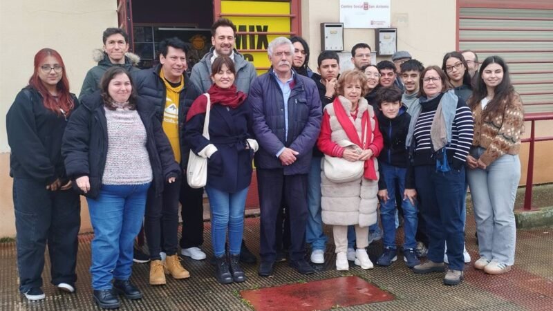 Visita del Ministro de Jóvenes y Niño a la Fundación Pioneos y ensayo de banda de música