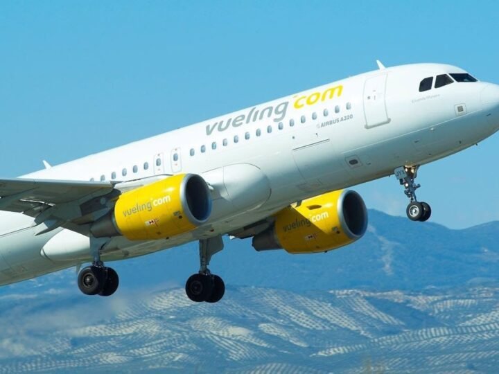 Vueling unirá Santander e Ibiza en verano