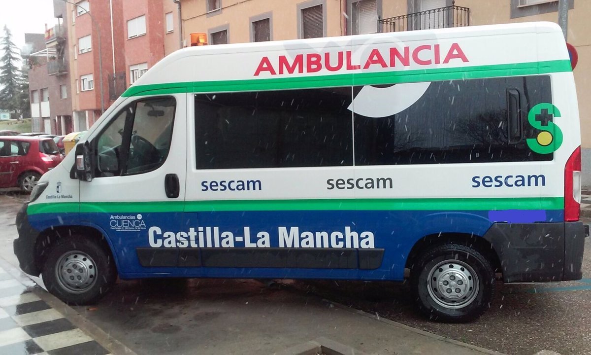 Oferta de Sescam para transporte sanitario y 11 millones más, según sindicatos.