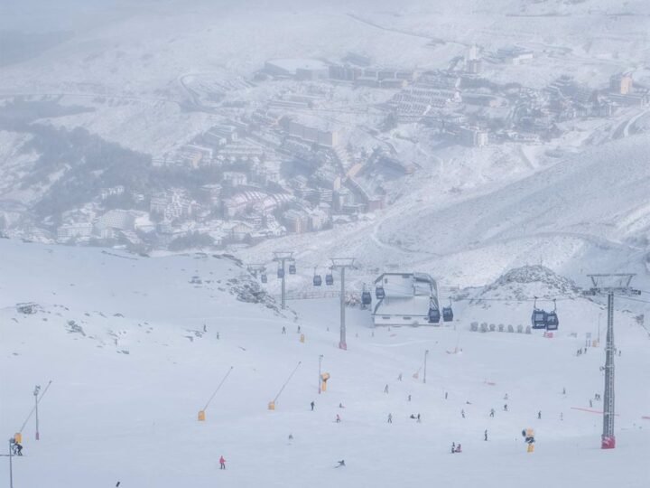 La nieve sucesiva mejora la campaña de esquí en Sierra Nevada