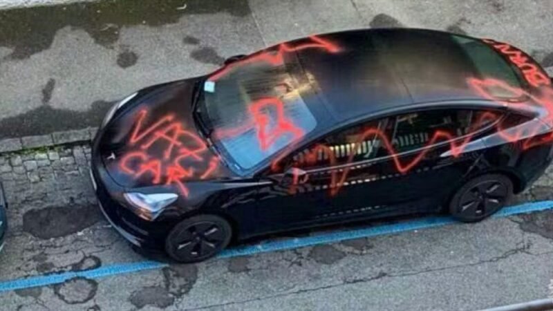 Aumento del 28% en el premio de políticas de incendio para Tesla