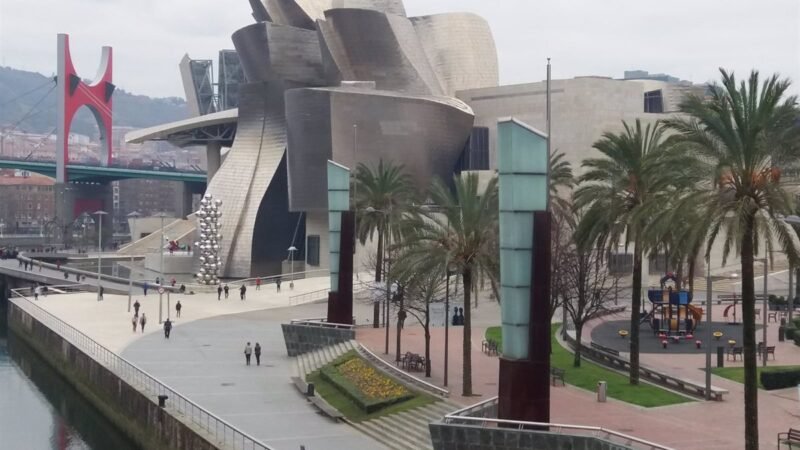 El Museo Guggenheim Bilbao extiende horarios por Semana Santa.
