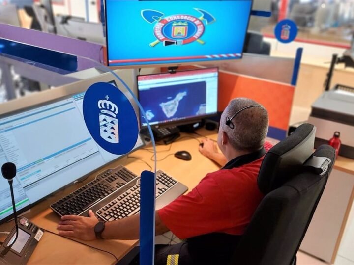 Investigación de incendio en urbanización de Adeje deja más de 10 vehículos afectados